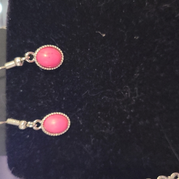 pink crackle and silver necklace with matching bracelet - Picture 4 of 5